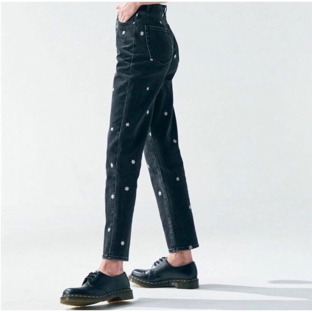 PacSun Black Daisy Print Straight Legs Size 3/4